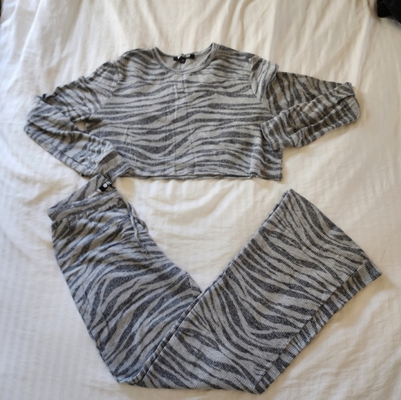 Eleven by Venus Williams Athletic Fashion Matching Workout Suit Zebra Print  S/M - Picture 2 of 6